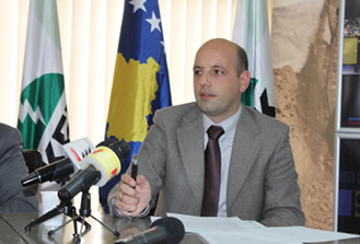 Përmbledhje e rezultateve 2011 dhe të tremujorit 2012 të prezantuara nga Drejtori Menaxhues i KEK-ut, z. Arben Gjukaj